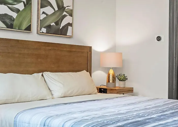 Luxury And Stylish 2bedroom On Carson, South Flats,